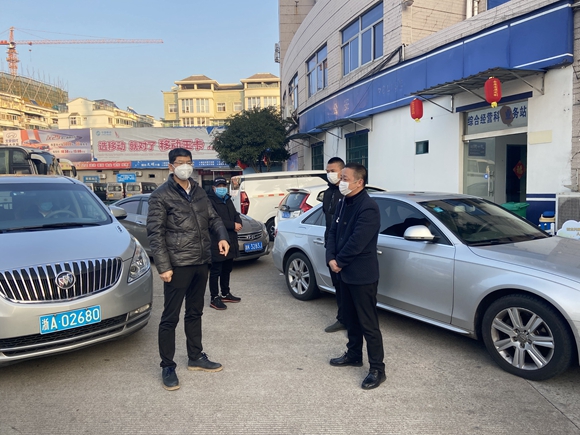 梁经理.jpg 梁经理.jpg