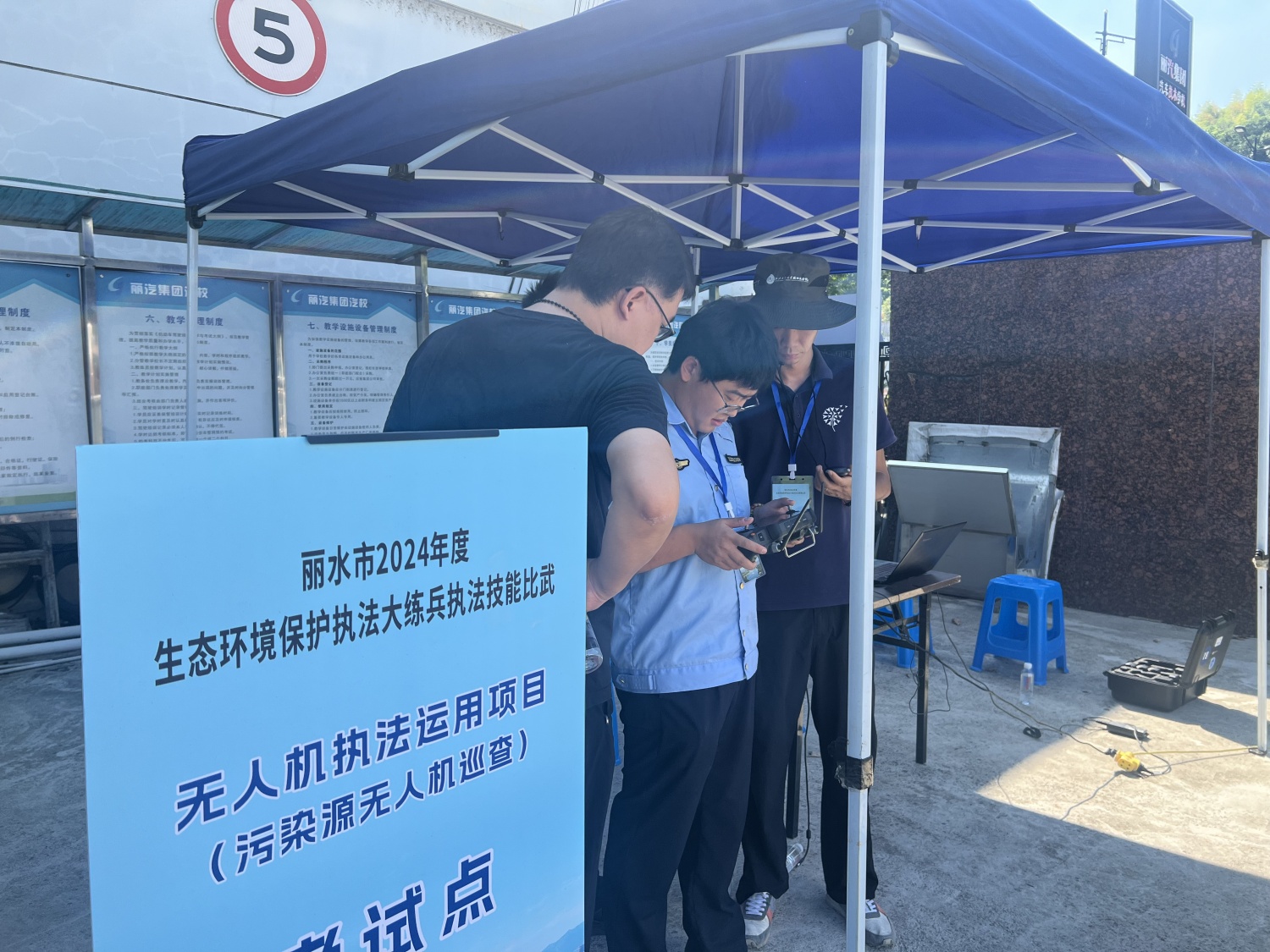 无人机1_副本.jpg 无人机1_副本.jpg